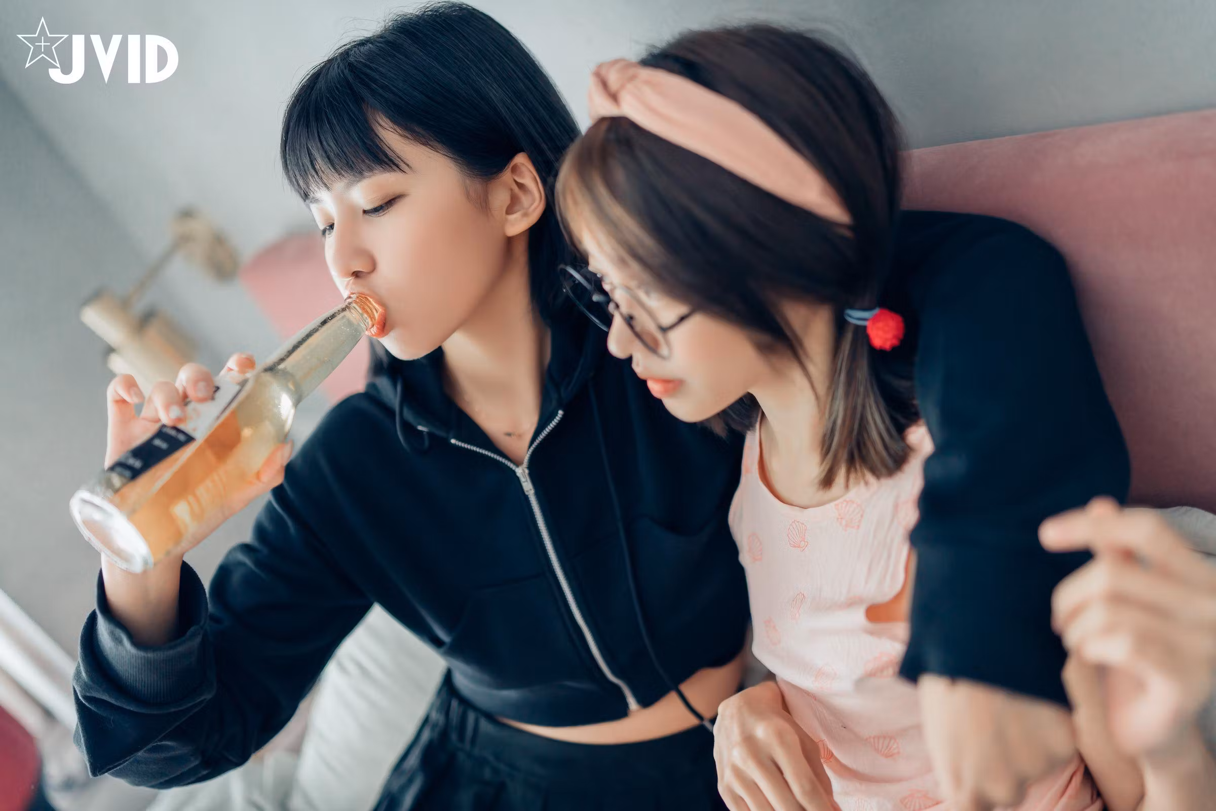 JVID系列果宝宝妍妍全裸大尺度双人写真